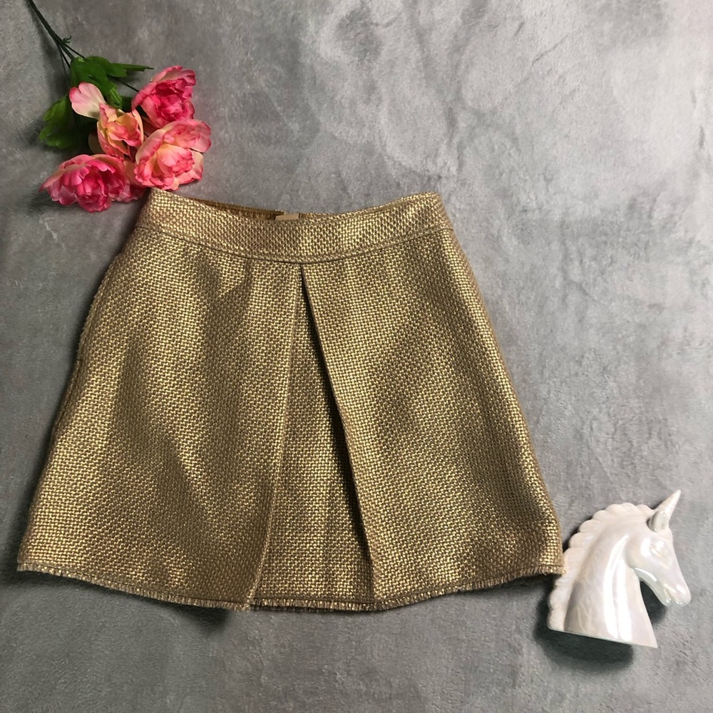Gold Banana Republic skirt with pockets!!!!